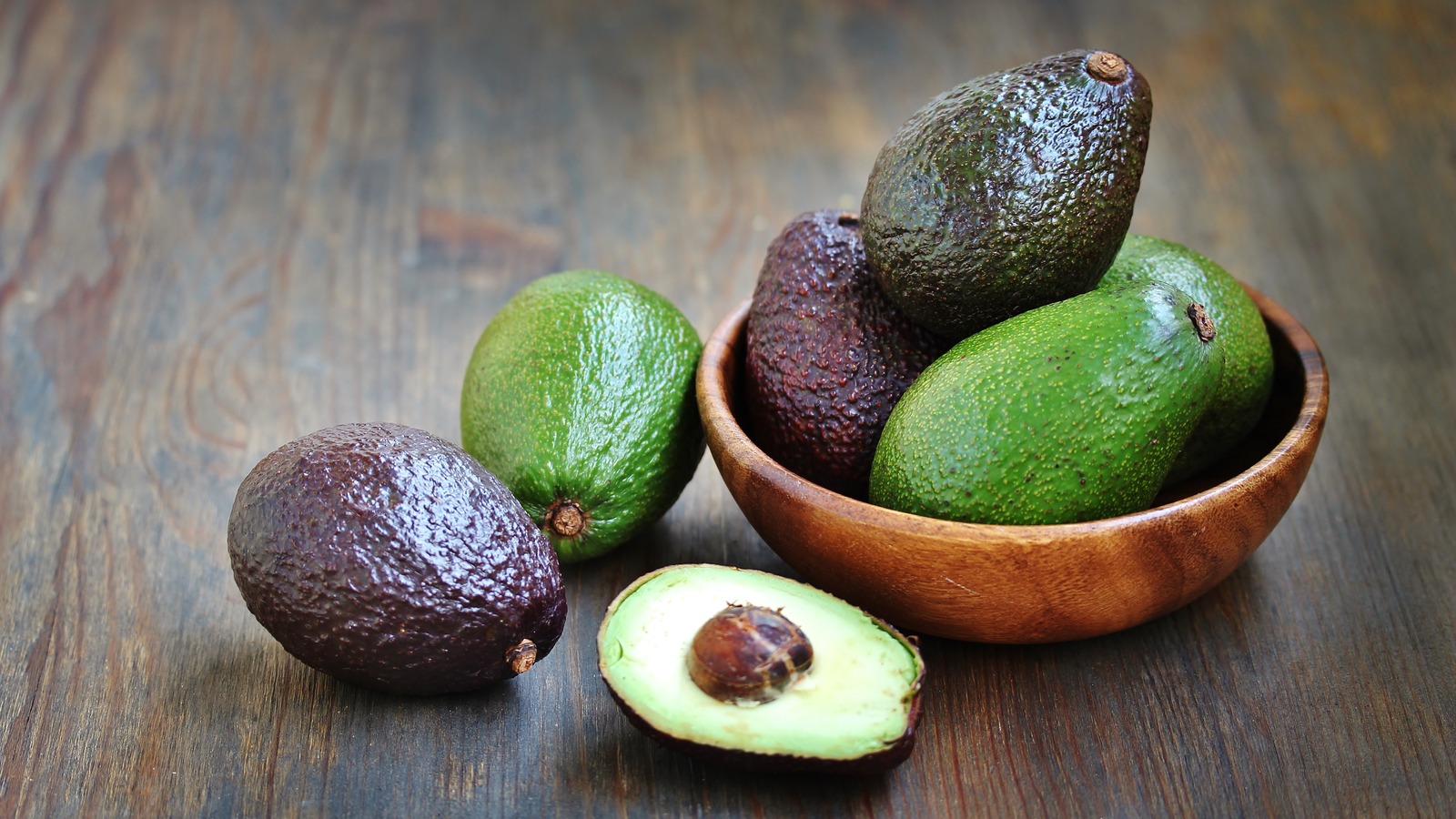 Comparison of four Hass avocado sub-varieties Golden Hass Original Hass Giant Hass Royal Hass side by side Kenya export